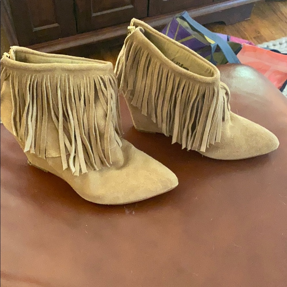 Tassel wedges